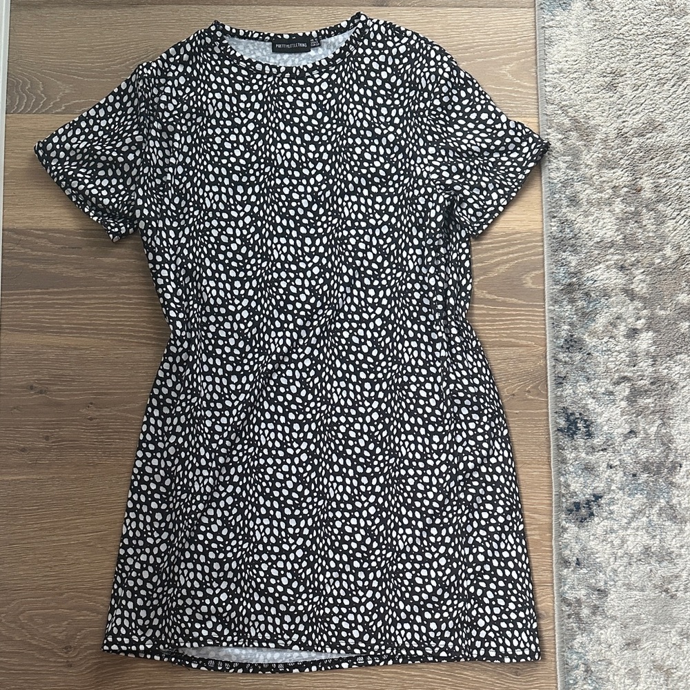 PrettyLittleThing Black and White Raglan Mini Dress